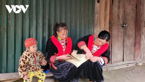 Fabricación de papel del pueblo étnico Dao Rojo en Cao Bang - ảnh 8