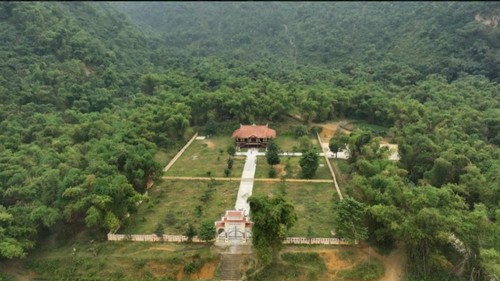 Recorrer el Templo de Lang Bon en la provincia de Hoa Binh - ảnh 1