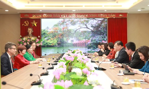 Dirigente de Hanói se reúne con presidenta de la Asamblea General de la UNESCO  - ảnh 1