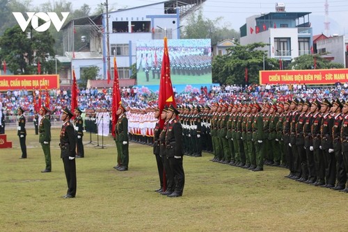 Gran ceremonia conmemora el 70.º aniversario de la victoria de Dien Bien Phu - ảnh 3
