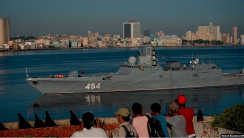 Flota de la Armada rusa atraca en puerto venezolano - ảnh 1