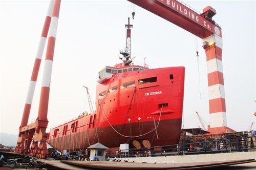 越南最现代化的石油服务船成功下水 - ảnh 1