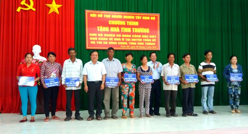 越南政府总理签署颁布对贫困者和少数民族同胞的法律援助政策 - ảnh 1
