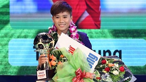 越南女子足球运动员阮氏雪蓉获FIFA表彰 - ảnh 1