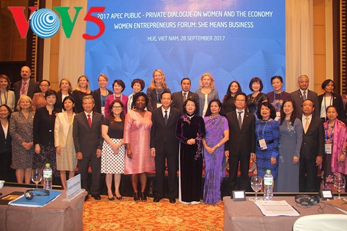  2017年APEC妇女与经济公私对话：赋予妇女权利 促进妇女在经济中的积极参与 - ảnh 1