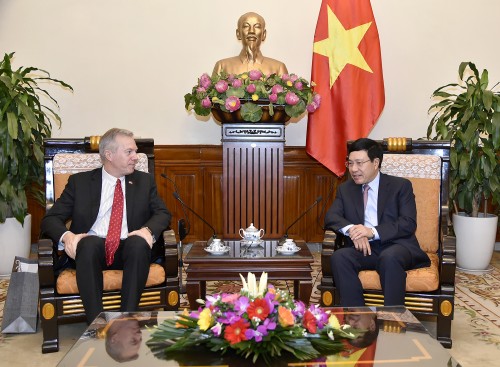 越南政府副总理兼外长范平明会见美国驻越大使奥修斯 - ảnh 1