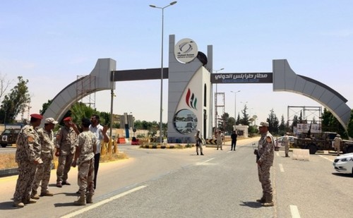 利比亚：米提加国际机场遭袭 已致83人死伤 - ảnh 1