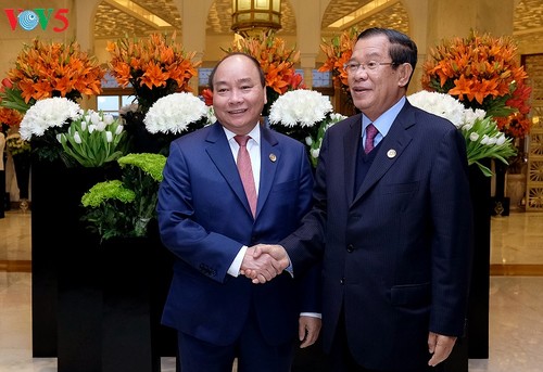 阮春福出席东盟与印度建立对话伙伴关系25周年纪念峰会期间的双边接触 - ảnh 1