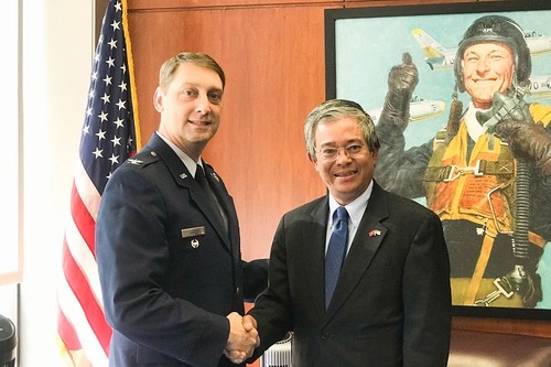 越南驻美大使范光荣访问美国空军学院 - ảnh 1