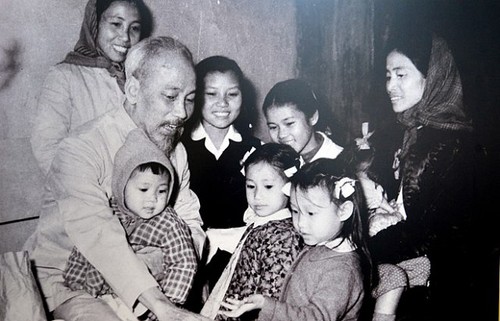 “胡志明主席与儿童”展在河内举行 - ảnh 1