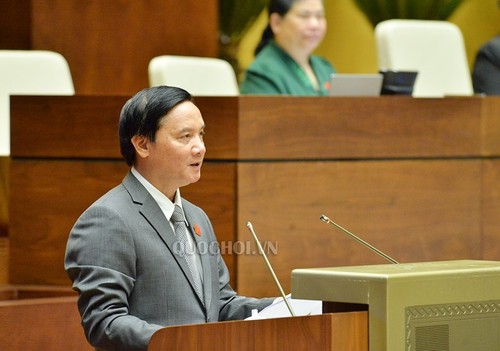 越南国会表决通过2019年法律法令制定计划和调整2018年法律法令制定计划决议 - ảnh 1