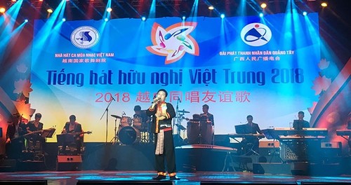 2018年越中同唱友谊歌 - ảnh 1