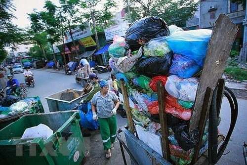 越南第一次塑料垃圾图片展举行 - ảnh 1
