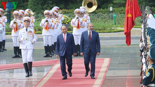 阮春福与亚美尼亚总理帕什尼扬举行会谈 - ảnh 1