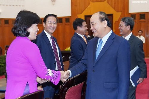 阮春福会见越南驻外大使和首席代表 - ảnh 1