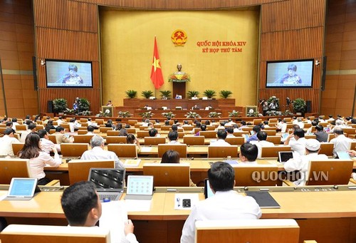 越南国会讨论《劳动法修正案（草案）》 - ảnh 1