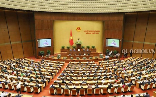 越南国会讨论《干部、公务员法修正案（草案）》 - ảnh 1