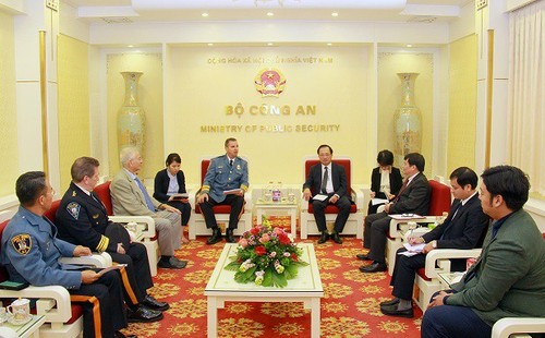越南公安部与美国执法联盟、国际警察首长协会加强合作 - ảnh 1