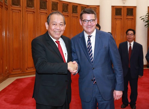 越南政府副总理张和平会见德国黑森州议会议长莱茵 - ảnh 1