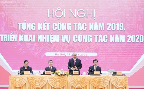 阮春福出席中央经济部2019年工作总结暨2020年任务部署会议 - ảnh 1