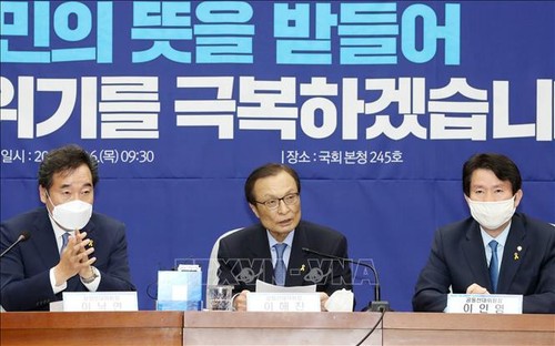 韩国国会议员选举 执政党获压倒性胜利 - ảnh 1
