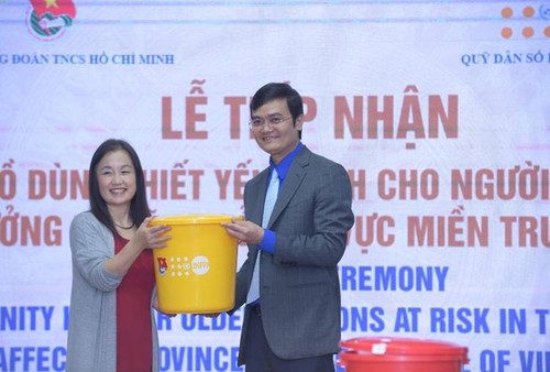 联合国人口基金会向越南中部三省老年人提供援助 - ảnh 1