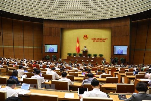 越南15届国会3次会议第三个工作周：进行质询和回答质询活动 - ảnh 1