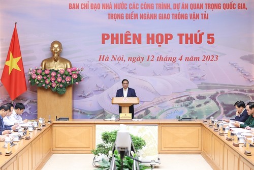 越南政府总理范明政：公共投资带动经济活动、促进发展 - ảnh 1