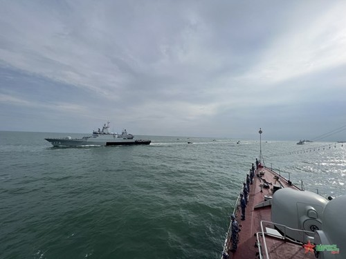 越南海军军舰参加2023年兰卡威国际海事和航空展览 - ảnh 1