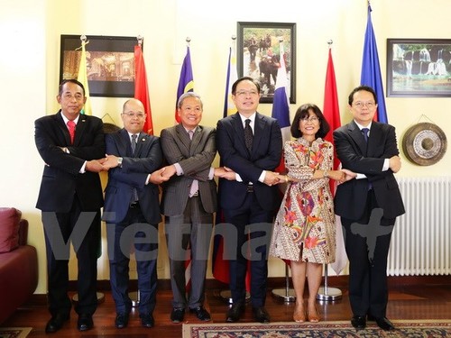 Le Vietnam a assumé avec brio la présidence du comité de l’ASEAN à Rome - ảnh 1