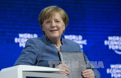 A Davos, Angela Merkel contre le protectionnisme - ảnh 1