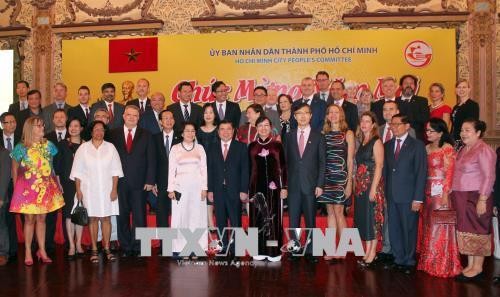  Tet: rencontre avec le corps diplomatique étranger à Ho Chi Minh-ville - ảnh 1