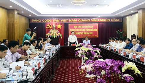 Le vice-président de l’AN Phùng Quôc Hiên en visite à Bac Kan - ảnh 1