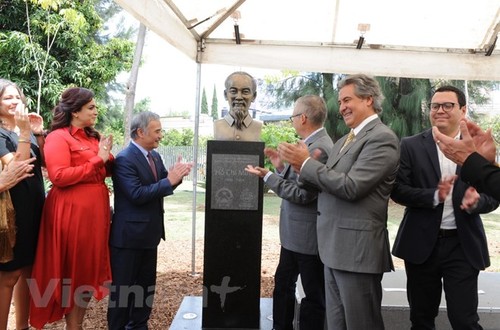 Mexique : Inauguration de la statue du président Hô Chi Minh à Guadalajara - ảnh 1