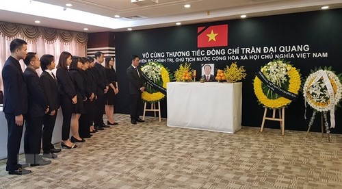 Cérémonie d’hommage au président Trân Dai Quang à Shanghai et en Pologne - ảnh 1