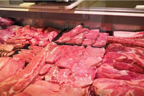 Pologne: 2,7 tonnes de viande de boeuf malade exportées vers 10 pays  - ảnh 1