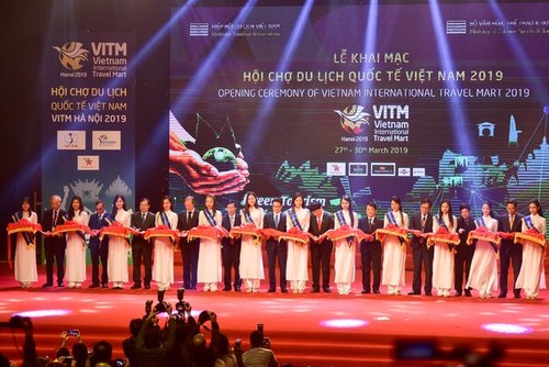 Mise à l’honneur des meilleurs voyagistes du Vietnam de 2018 - ảnh 1