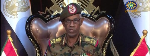 Soudan : le chef du Conseil militaire de transition annonce sa démission, les manifestants crient victoire - ảnh 1