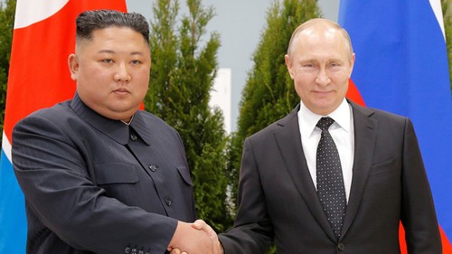 À Vladivostok, Vladimir Poutine appuie les garanties réclamées par Kim Jong-un - ảnh 1