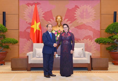 Nguyên Thi Kim Ngân reçoit le président de la Cour populaire suprême du Laos - ảnh 1