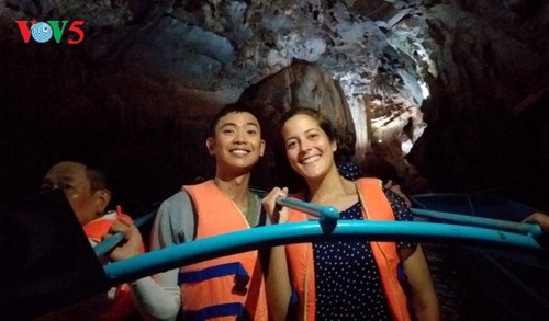 Посещение «самой красивой под южными небесами пещеры» Фонгня - ảnh 5