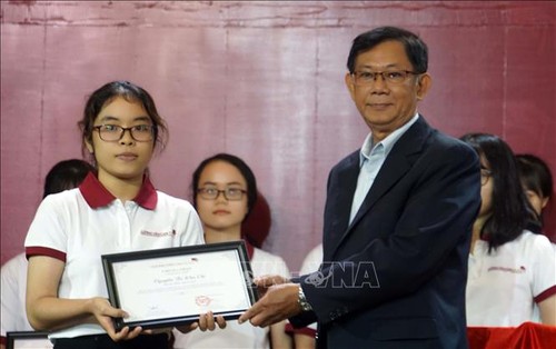 Hô Chi Minh-ville: des bourses pour des étudiants brillants - ảnh 1