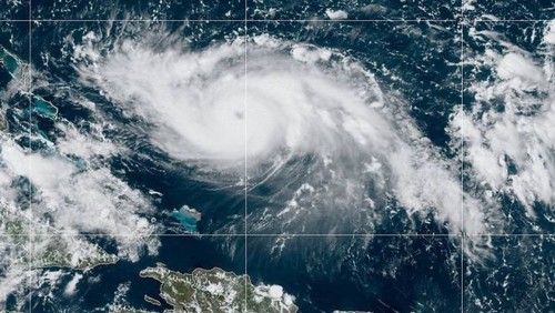 L'ouragan Dorian menace les Bahamas, pourrait épargner la Floride - ảnh 1