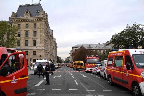 Attaque à la Préfecture de police de Paris : quatre personnes et l’assaillant sont morts - ảnh 1