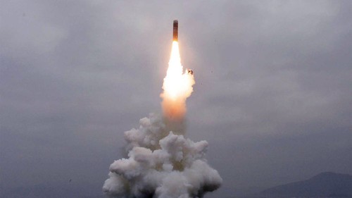 Le missile nord-coréen tiré d'une plate-forme, non d'un sous-marin - ảnh 1