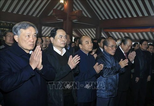 Le Premier ministre rend hommage au Président Ho Chi Minh - ảnh 1