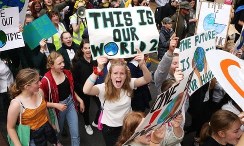 FEM 2020 : Plus de 10000 manifestants et Greta Thunberg à Lausanne pour le climat - ảnh 1