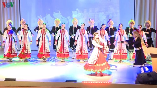 Les Vietnamiens à Oufa en Russie fêtent le Têt traditionnel - ảnh 1
