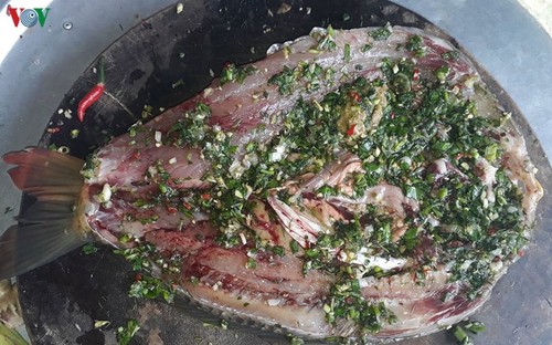 Le poisson plié grillé des Thaï du Nord-Ouest - ảnh 2