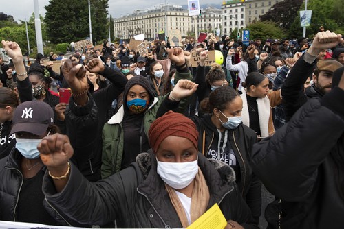 10.000 personnes manifestent contre le racisme à Genève - ảnh 1